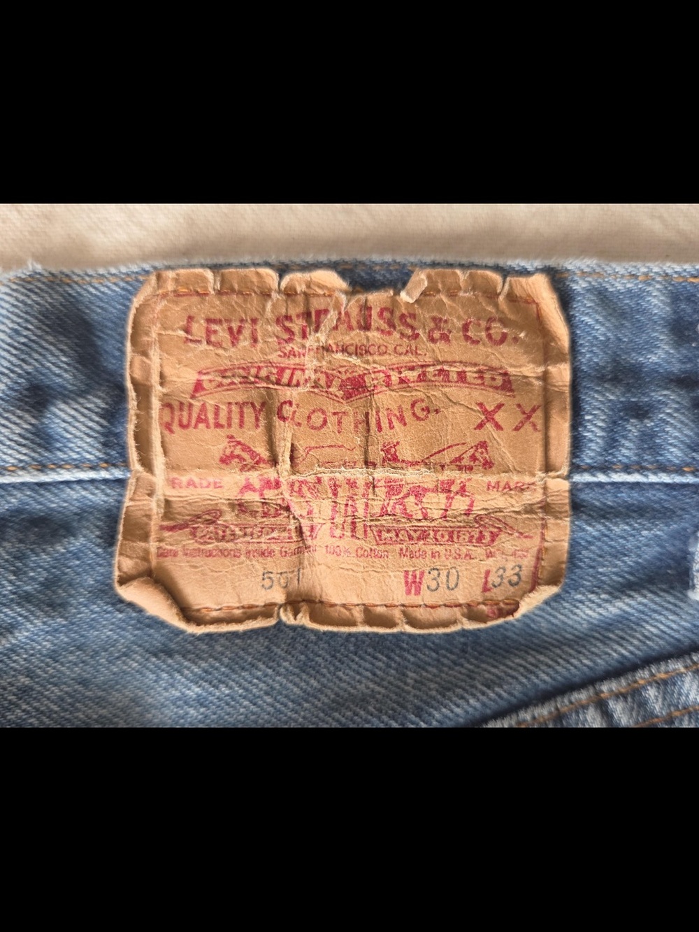 Vintage Levi's 501 30x33 — fits like 28” - Picture 8 of 9